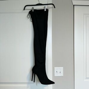 Black heels suede boots
